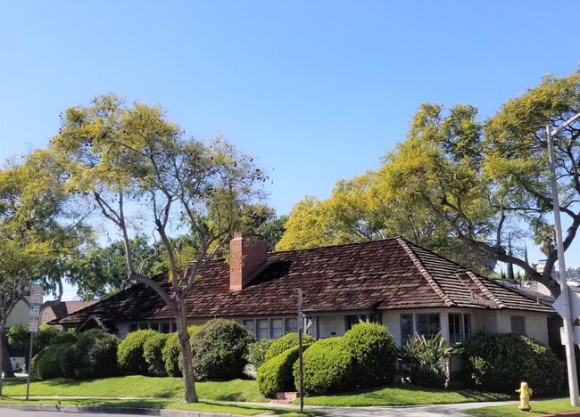 Building Photo - 8531 Rosewood Ave Unit 8531