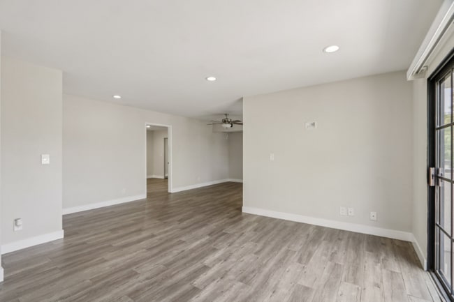 Photo - 725 E Providencia Ave Unit 207