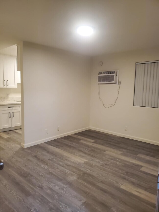 Photo - 14664 Roscoe Blvd