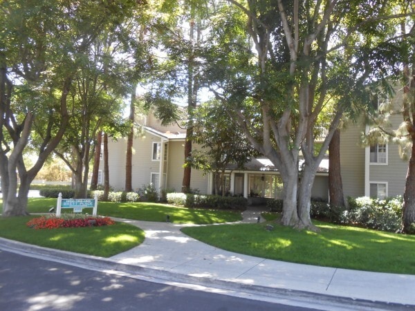 Building Photo - Beautiful remodeled 1 Bed one Bath in  Nor...