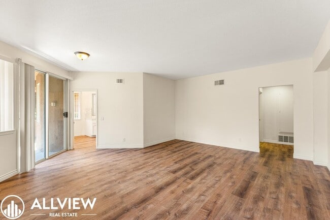 Photo - Beautiful Ground Level 2 Bedroom, 2 Bathro...