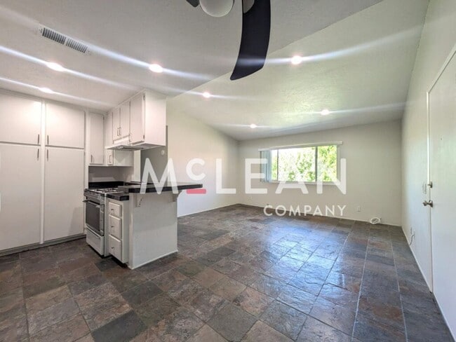 Stylish 2-Bedroom Condo with Stunning View... - Stylish 2-Bedroom Condo with Stunning View...
