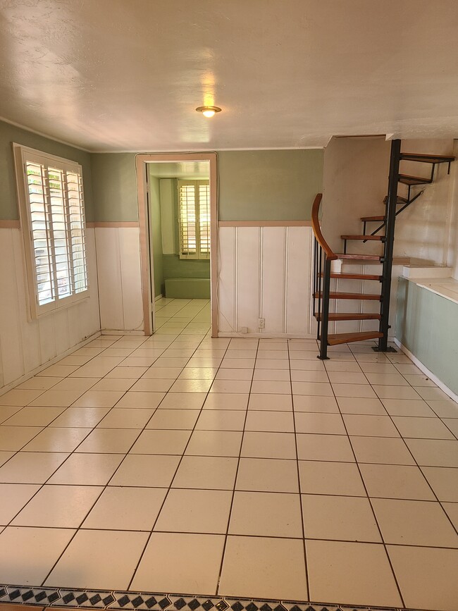 Photo - 5831 Adelaide Ave Unit back apartment