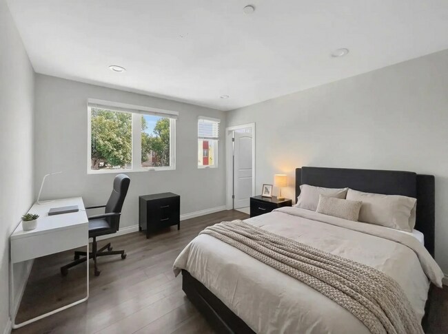 Photo - 1334 W 37th Pl