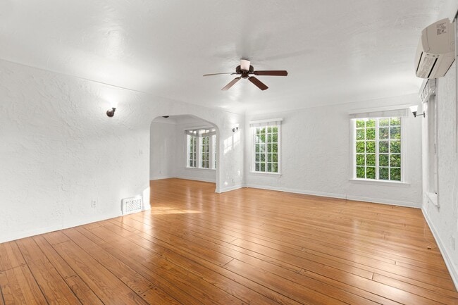 Building Photo - JUDYREX Unit 254