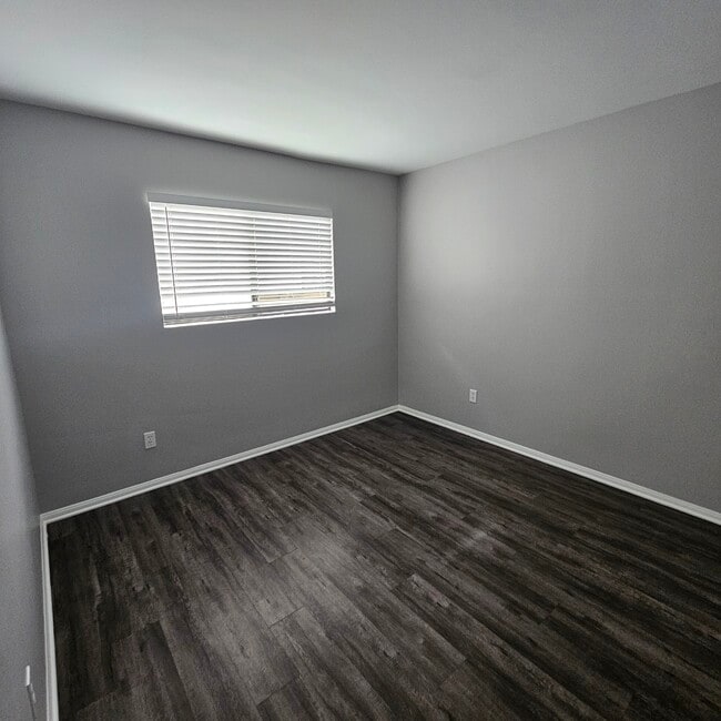 Kids Room - 8638 Collett Ave