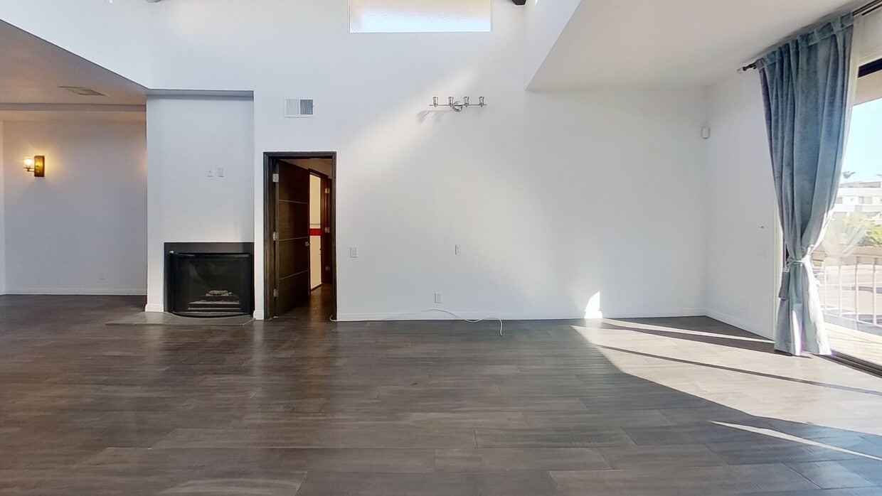 3D Tour - 2175 S Beverly Glen Blvd Unit 403