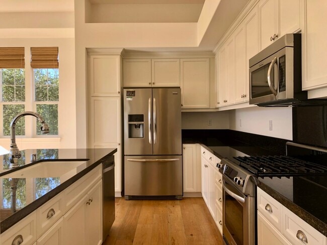 Photo - Luxurious and Light & Bright Unfurnished 2...