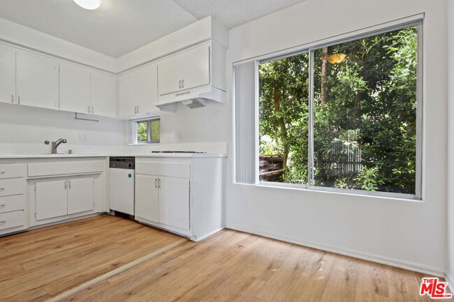 Photo - 1140 N Clark St Condo Unit 206