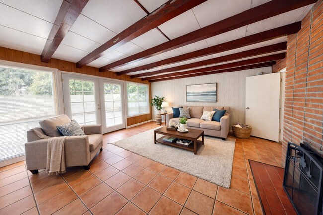 Photo - Large House!! Quick walk to campus!!