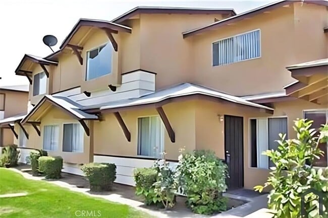 Building Photo - 12916 Bloomfield Ave