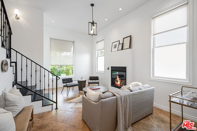 Photo - 715 N Kilkea Dr