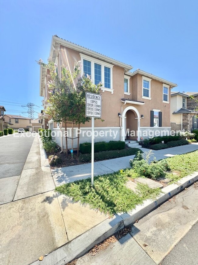 Building Photo - 13941 Blossom Way