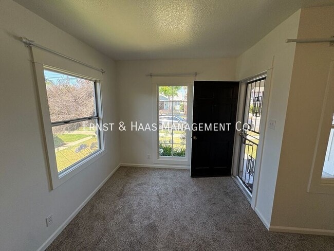 Photo - 926 Newport Ave