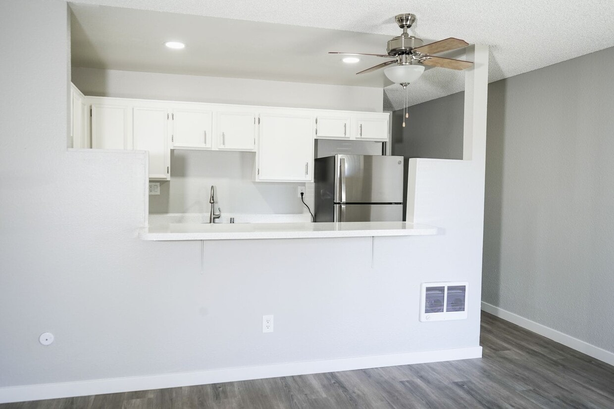 Floor Plan - 1 Bedroom - Downstairs (Stainless Appliances)