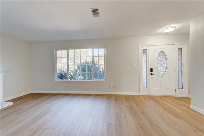 Photo - 11370 Travis Pl