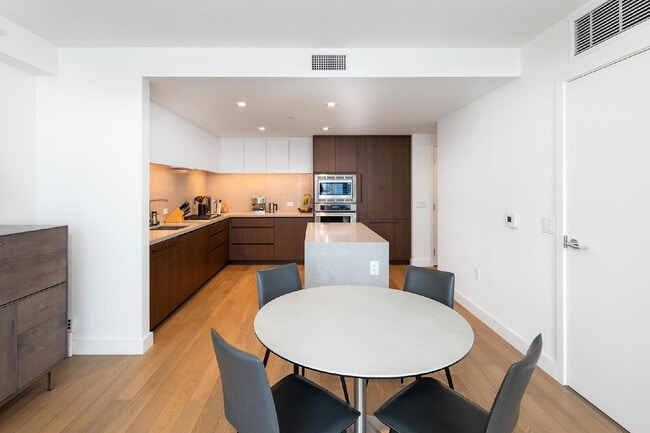 Photo - "Stunning 2-Bed, 2-Bath Urban Retreat with 1161 Sq Ft of Comfort in Downtown San Diego!" Unit 2606