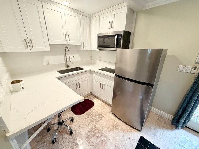 Photo - Furnished Studio, San Marino, separate back house