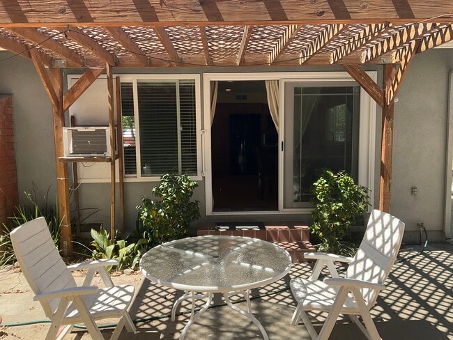 Photo - 3319 Holloway St