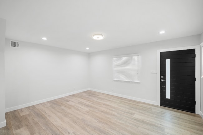 Photo - 623 E Chevy Chase Dr Unit C