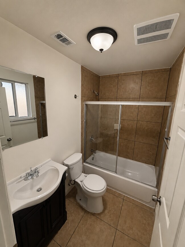Photo - 435 W 90th St