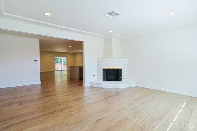 Building Photo - 844 N Lima St Rental