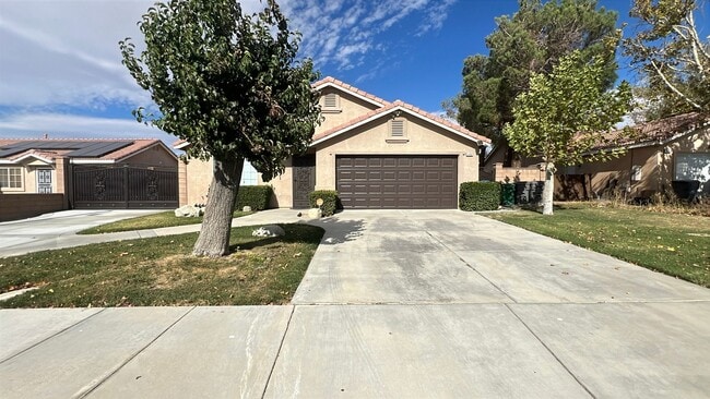 Building Photo - East Lancaster Home