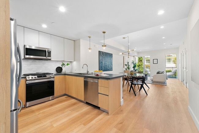 Photo - Empire at Fairfax