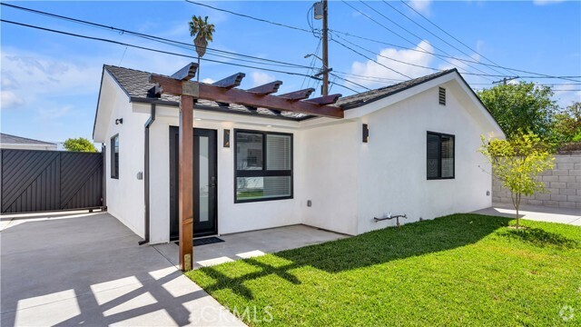 Building Photo - 318 N Catalina St Rental