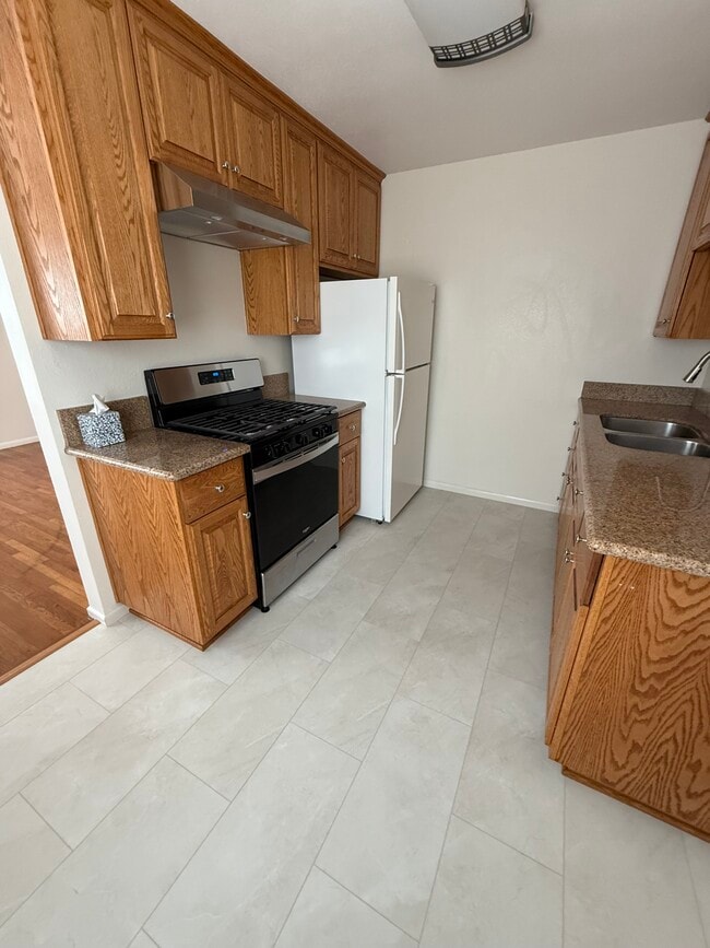 Photo - 247 5th St Unit B