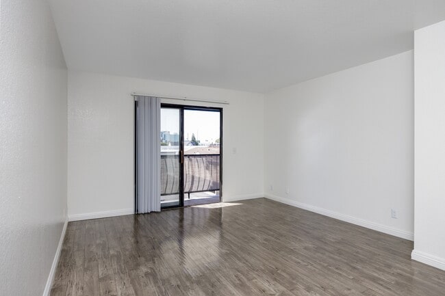 Photo - 750 Redondo Beach Blvd