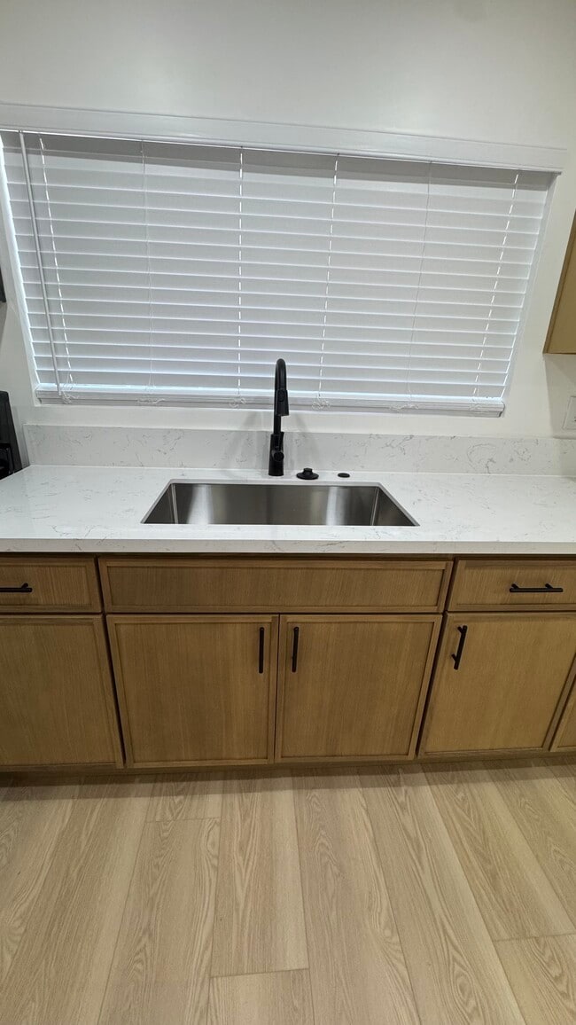 Photo - 3443 E 8th St