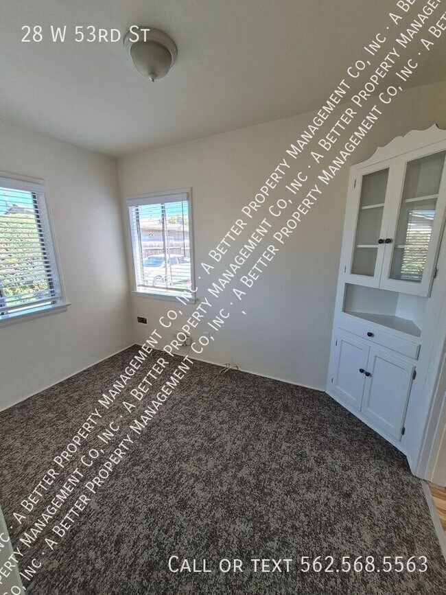 Photo - 28 W 53rd St