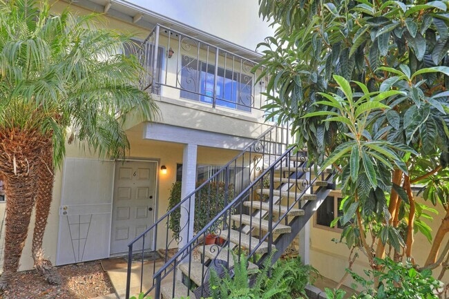 Building Photo - Spacious 4/2 condo available soon! Unit 12