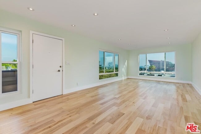Building Photo - 970 Palm Ave Unit 300