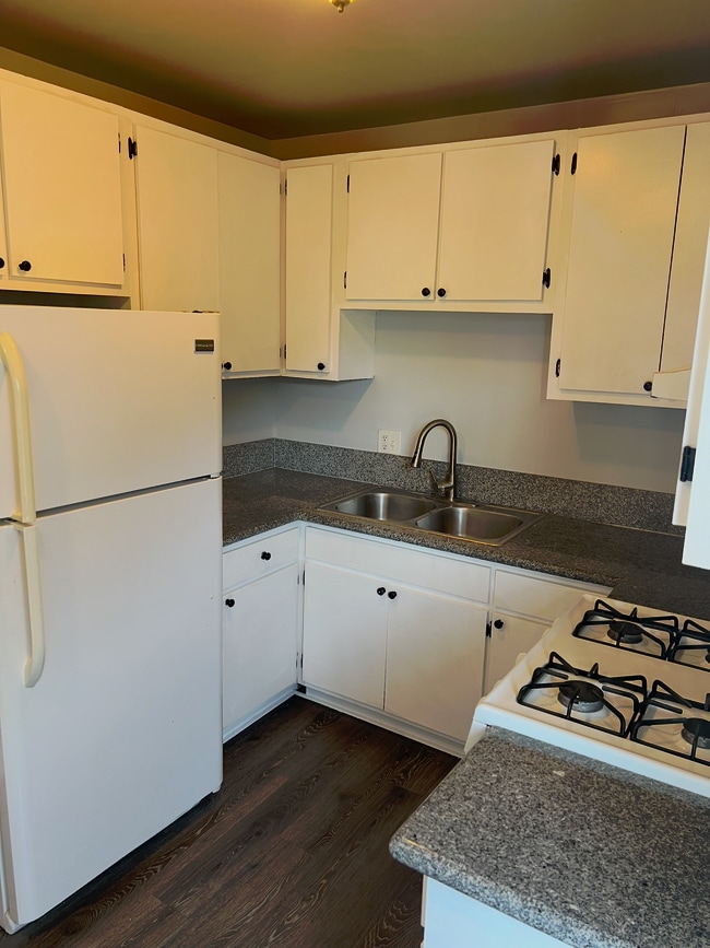 Photo - 1442 W 27th St Unit 3