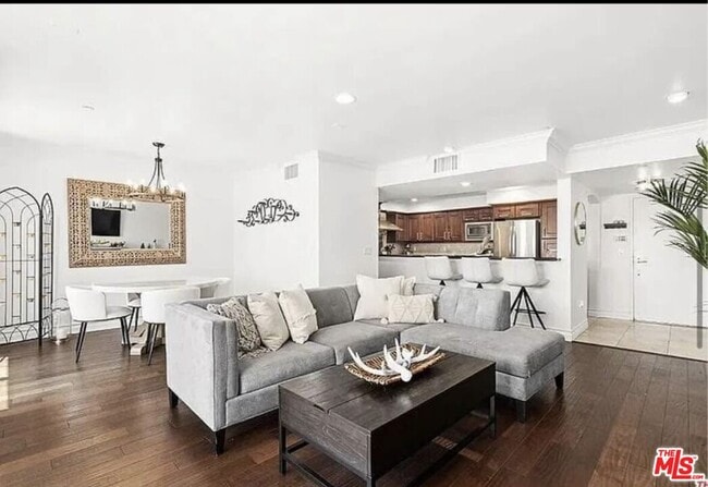 Building Photo - 1621 Barry Ave Unit PH3