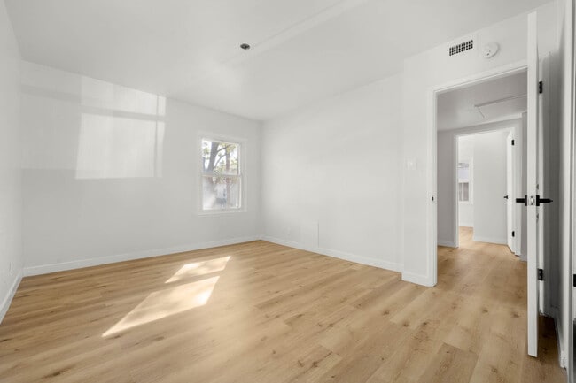 Building Photo - 8810 Belford Ave Unit 8810