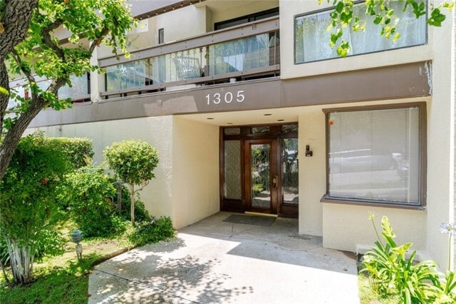 Building Photo - 1305 N Columbus Ave Unit 208