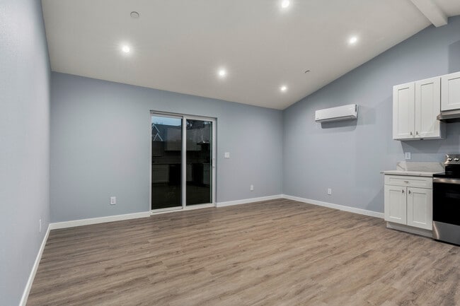 Photo - 331-335 N Olive St