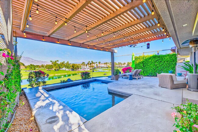 Building Photo - 10 Colonial Dr