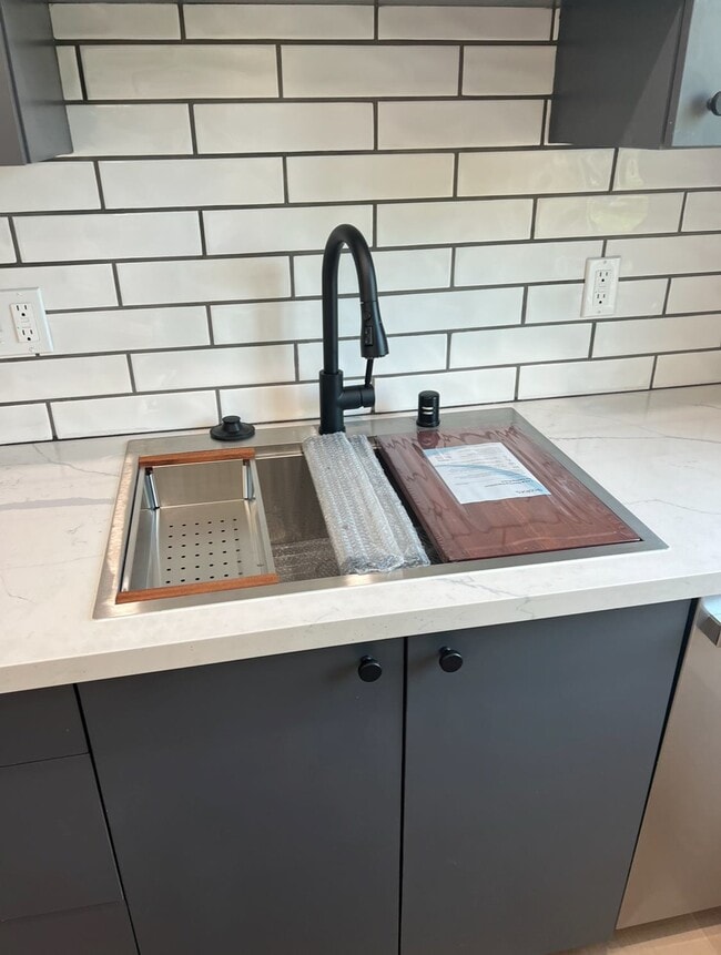 Photo - 2714 Queen St Unit 4