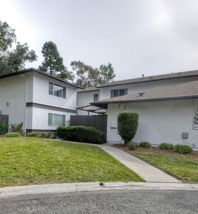 Building Photo - VIA261 Unit 3