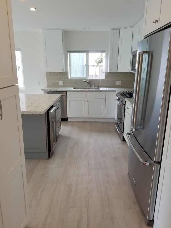 Kitchen + Island - 613 Manhattan Beach Blvd Unit A