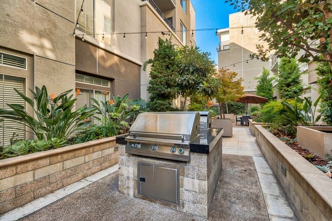 Photo - 416 on Broadway