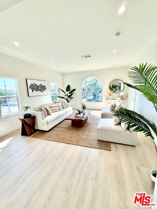 Photo - 900 N Alfred St Unit 4