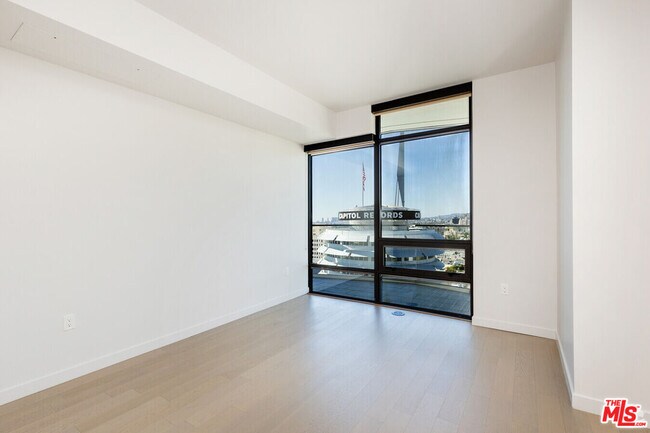 Photo - 1755 Argyle Ave Unit 0802