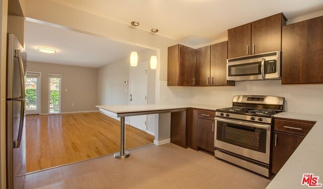 Photo - 936 Lake St Unit 4