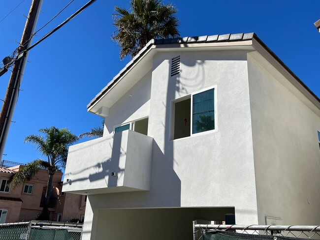 Building Photo - 202 18th St Unit 202 18th St -2