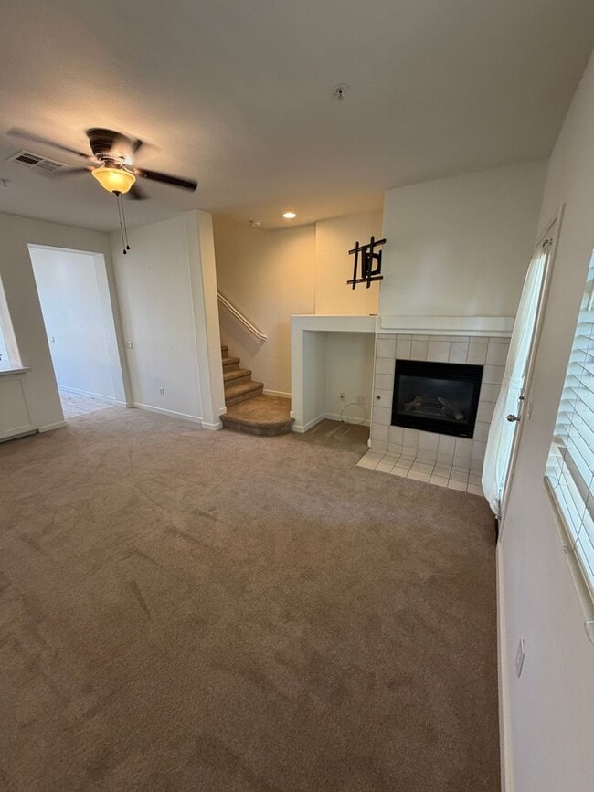 Photo - FOR LEASE - Gorgeous 2 + 2.5 Townhome near Downtown Ventura & Beaches with A/C!!